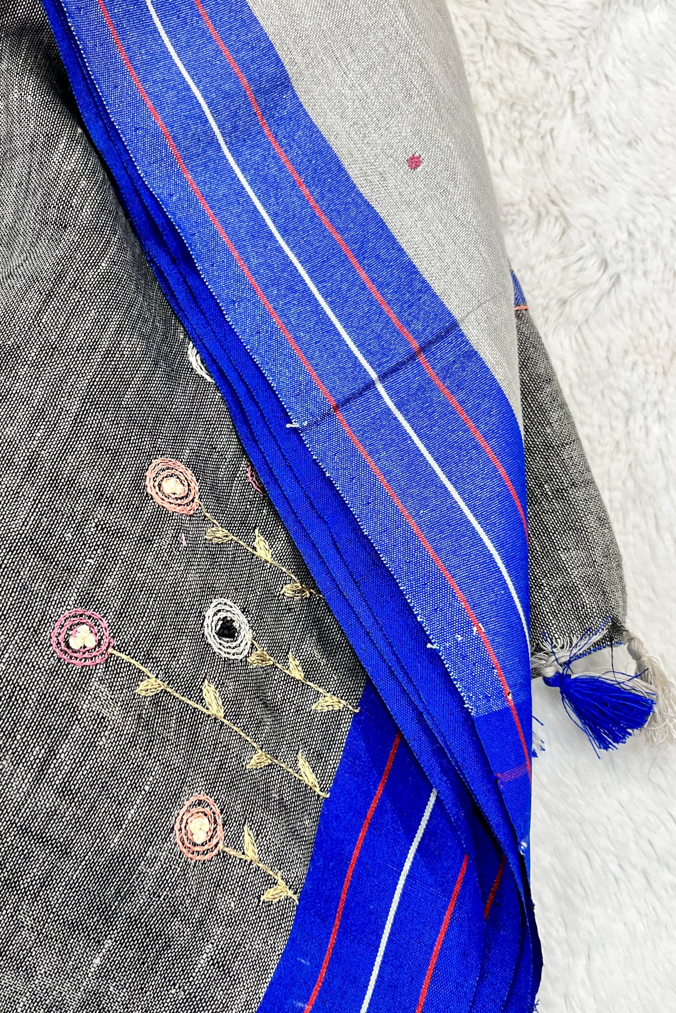 zareen: grey french knot hand embroidered pure linen saree - linenworldonline.in