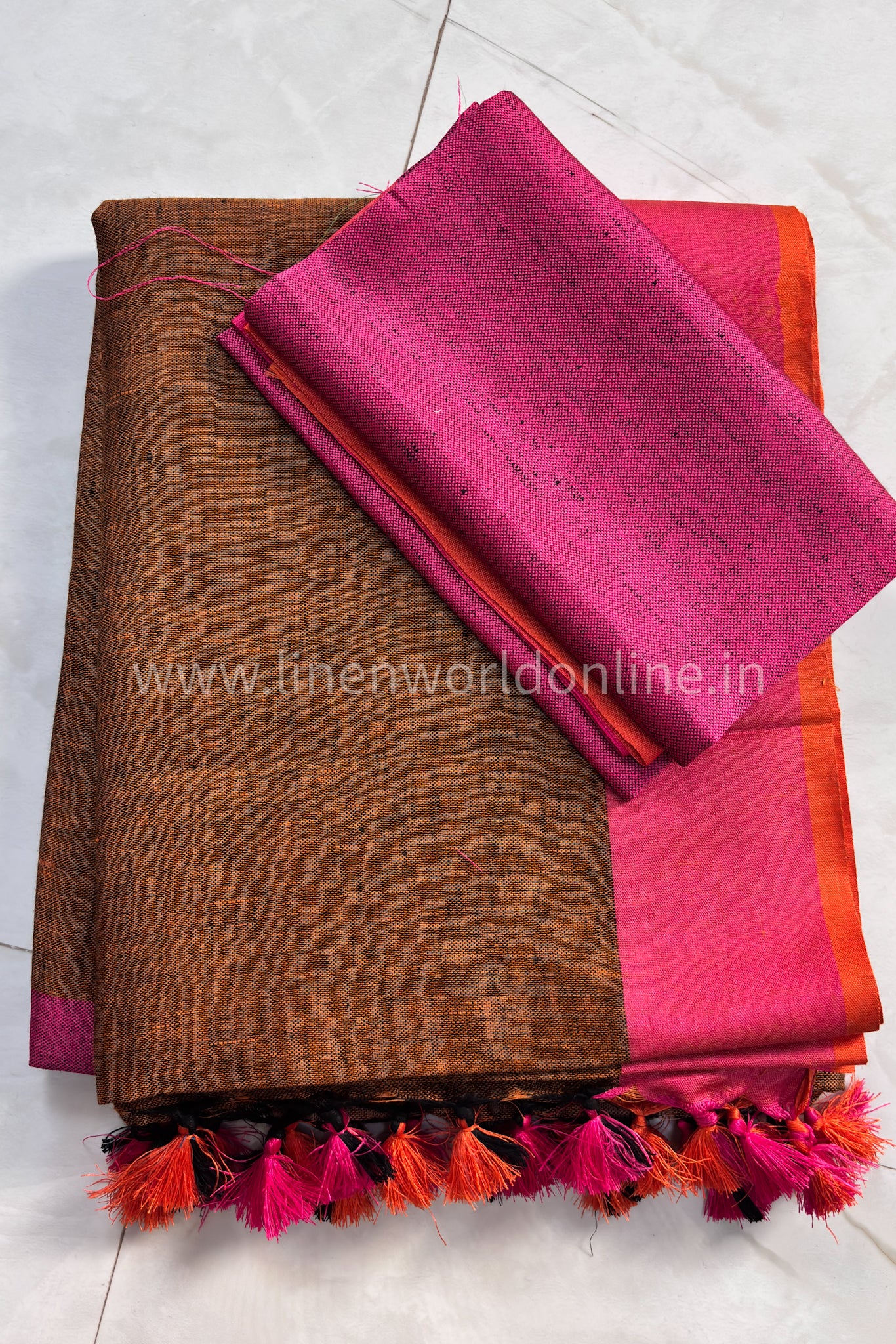 mocha handloom organic linen saree with pink and orange border and tassels - linenworldonline.in
