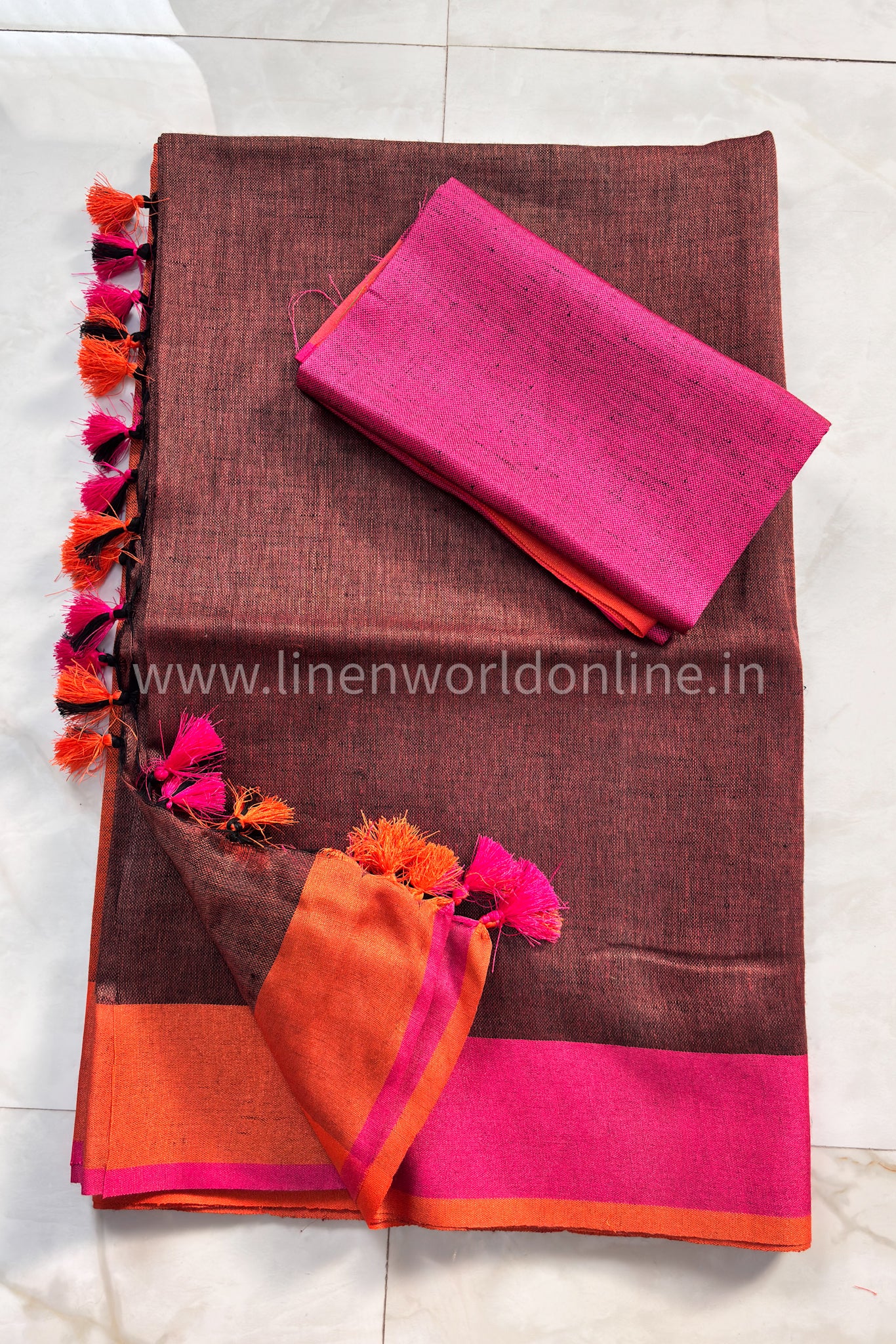 pure linen rust handloo saree with pink and orange border and tassels - linenworldonline.in