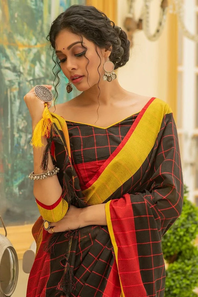 black checkered handloom woven pure linen saree - linenworldonline.in