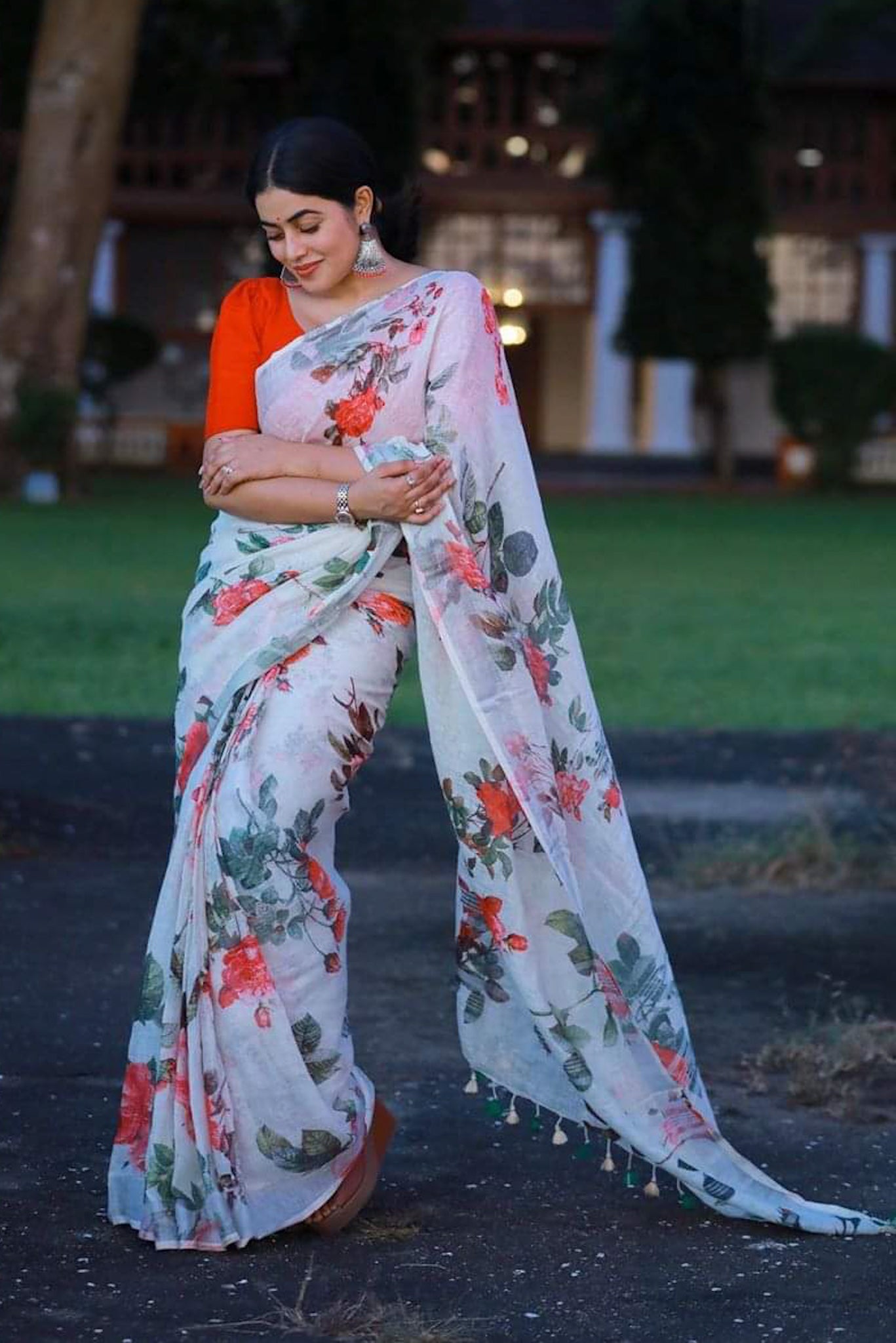 shamna kasim off white digital printed handloom pure linen saree - linenworldonline.in