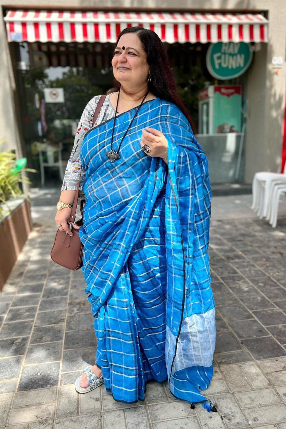 Falguni - checkered pure linen saree - linenworldonline.in