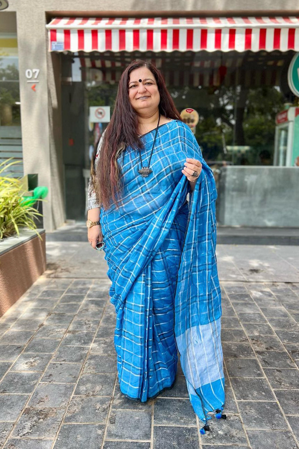 Falguni - checkered pure linen saree - linenworldonline.in