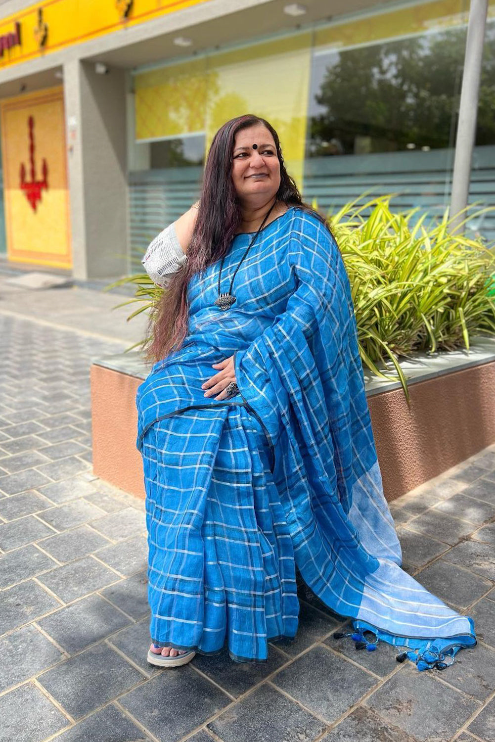 Falguni - checkered pure linen saree - linenworldonline.in