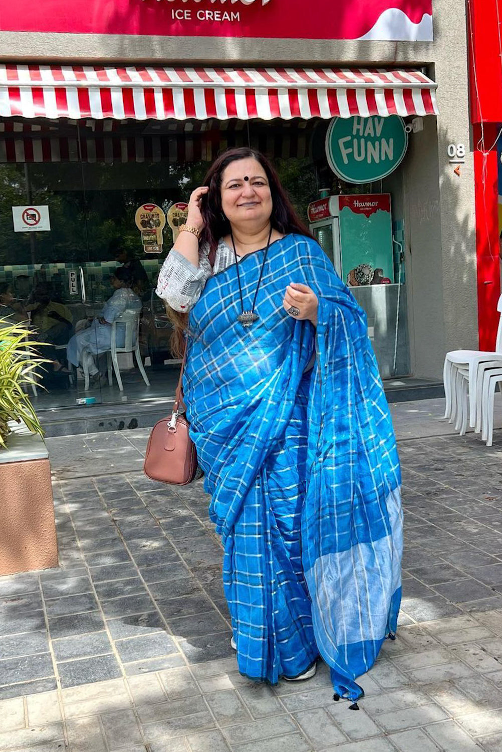 Falguni - checkered pure linen saree - linenworldonline.in
