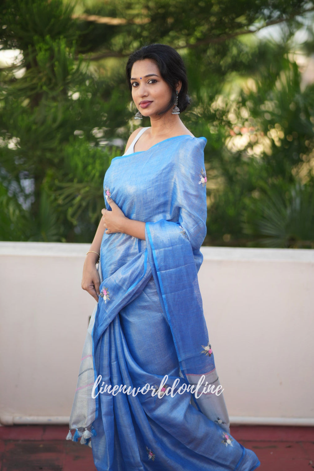 scarlett - blue zari linen french knot saree - linenworldonline.in