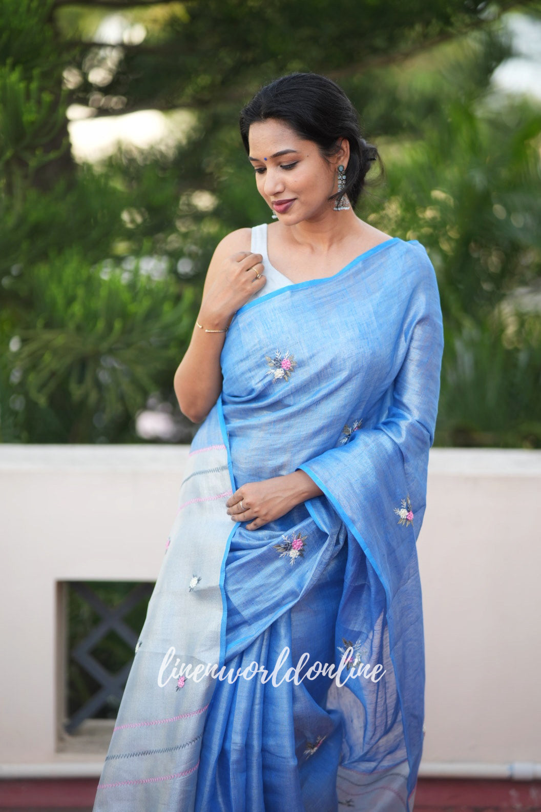 scarlett - blue zari linen french knot saree - linenworldonline.in