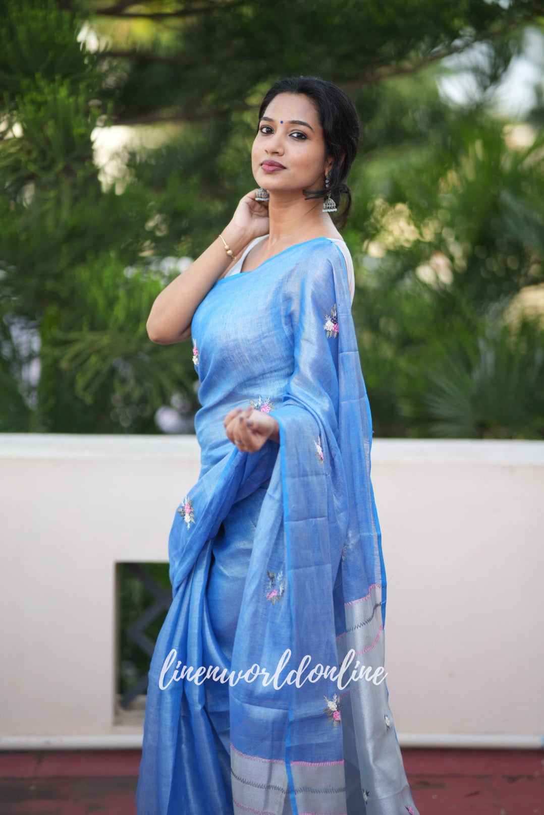 scarlett - blue zari linen french knot saree - linenworldonline.in