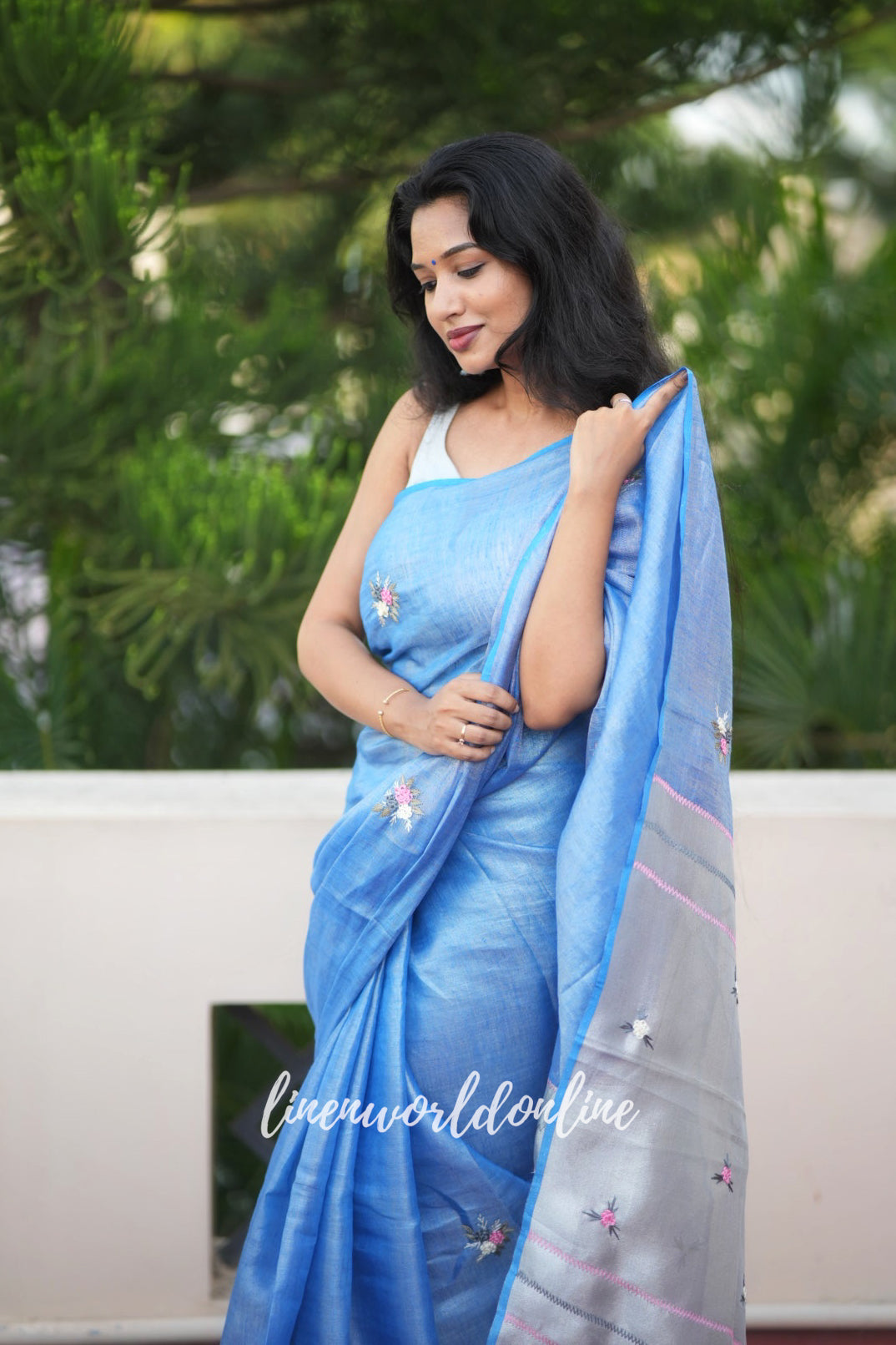scarlett - blue zari linen french knot saree - linenworldonline.in