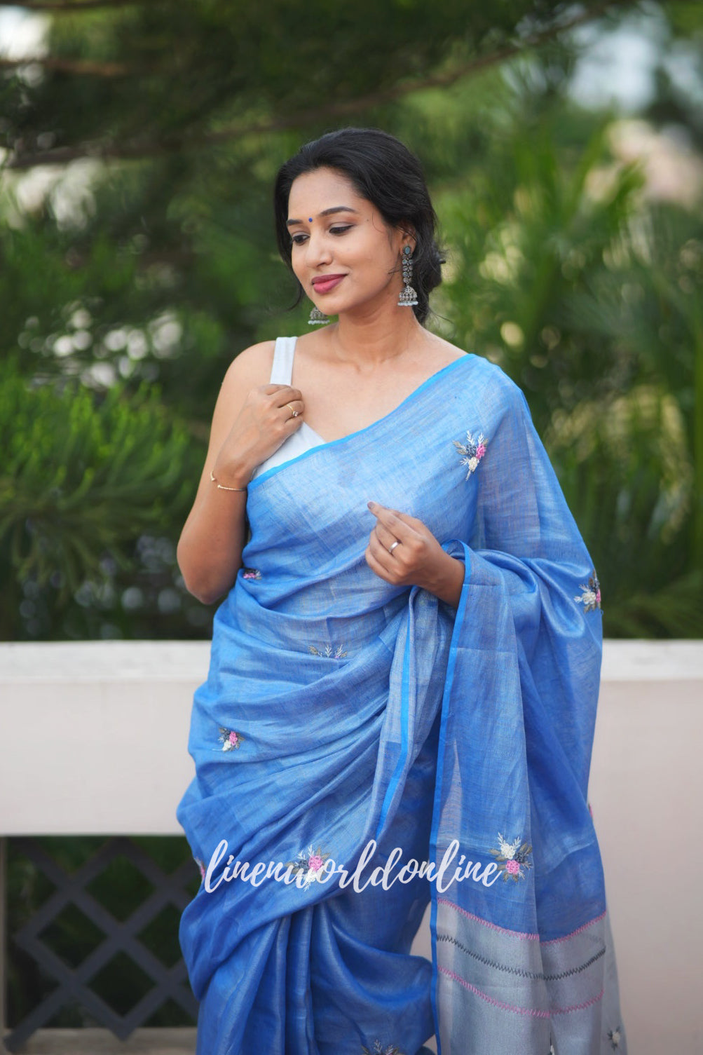 scarlett - blue zari linen french knot saree - linenworldonline.in