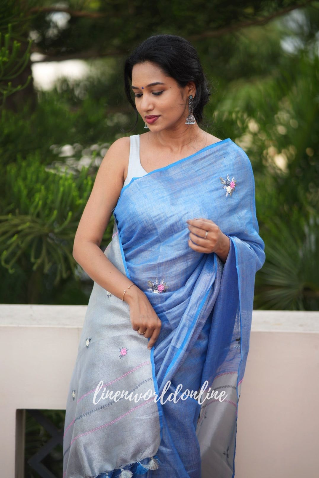 scarlett - blue zari linen french knot saree - linenworldonline.in