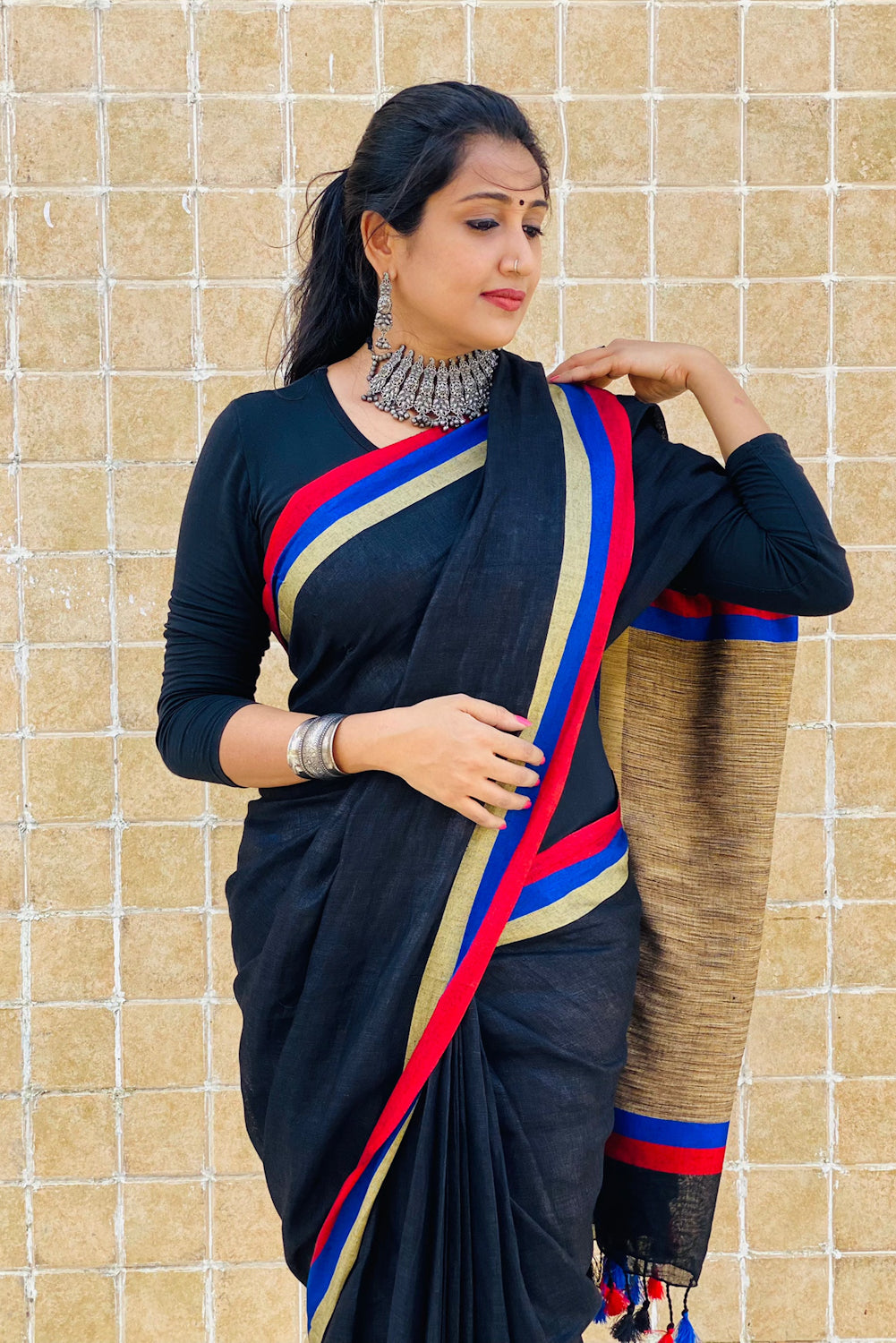 adhira - yarn dyed pure organic linen saree - linenworldonline.in