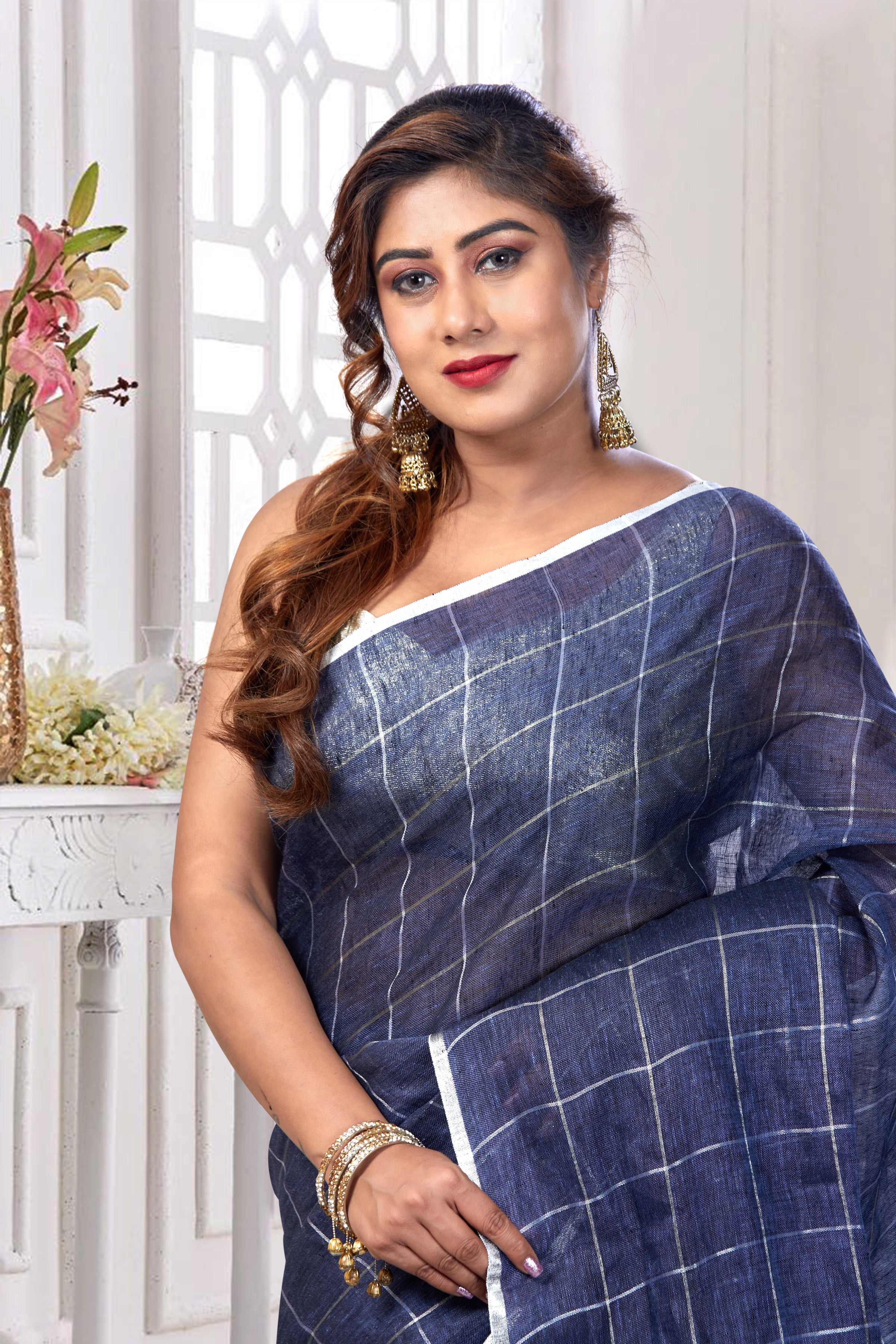 checkered woven pure linen saree