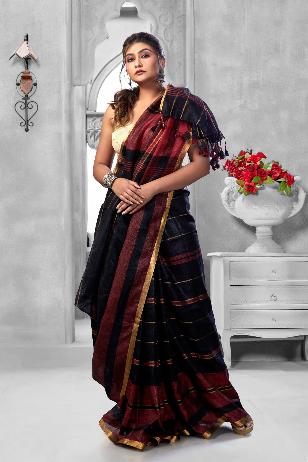 black handloom pure linen saree - linenworldonline.in
