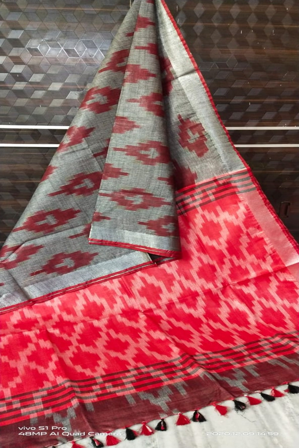 grey cotton ikat handwoven saree - linenworldonline.in