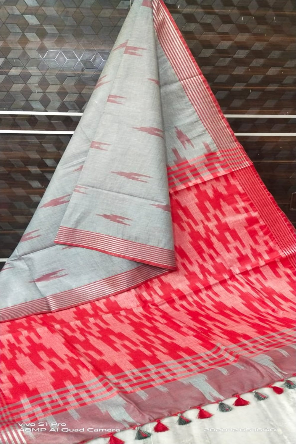 grey cotton ikat handwoven saree - linenworldonline.in