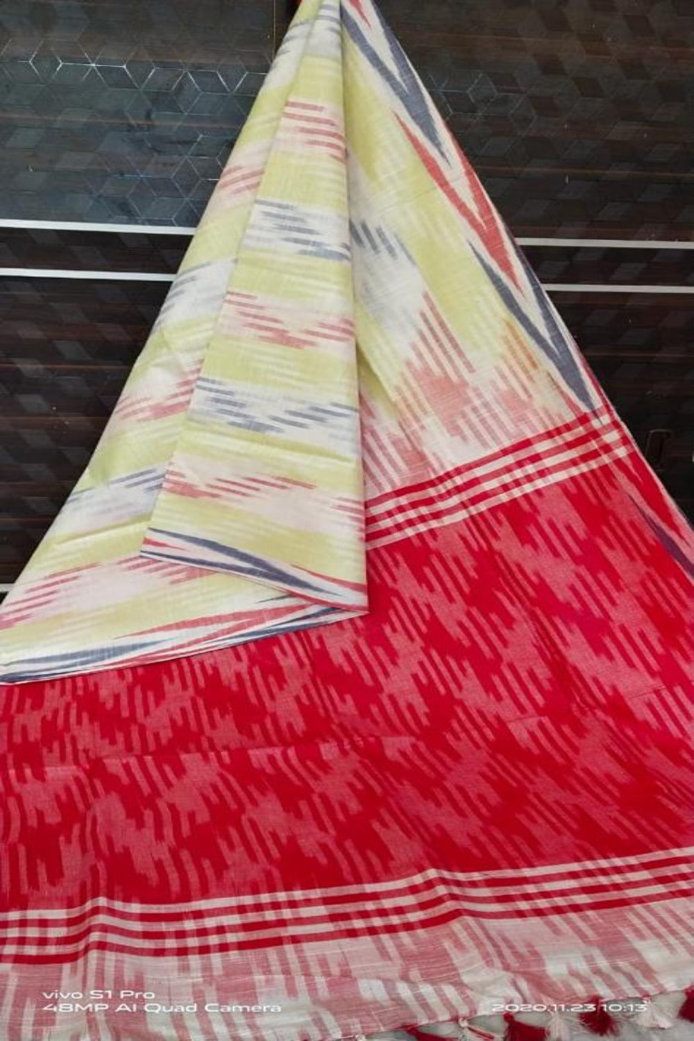 white cotton ikat handwoven saree - linenworldonline.in