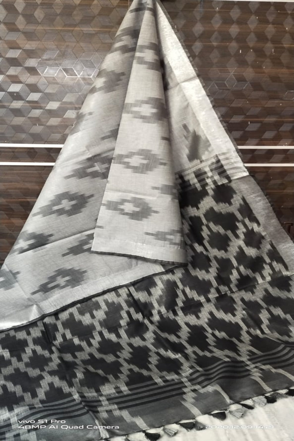 grey cotton ikat handwoven saree - linenworldonline.in