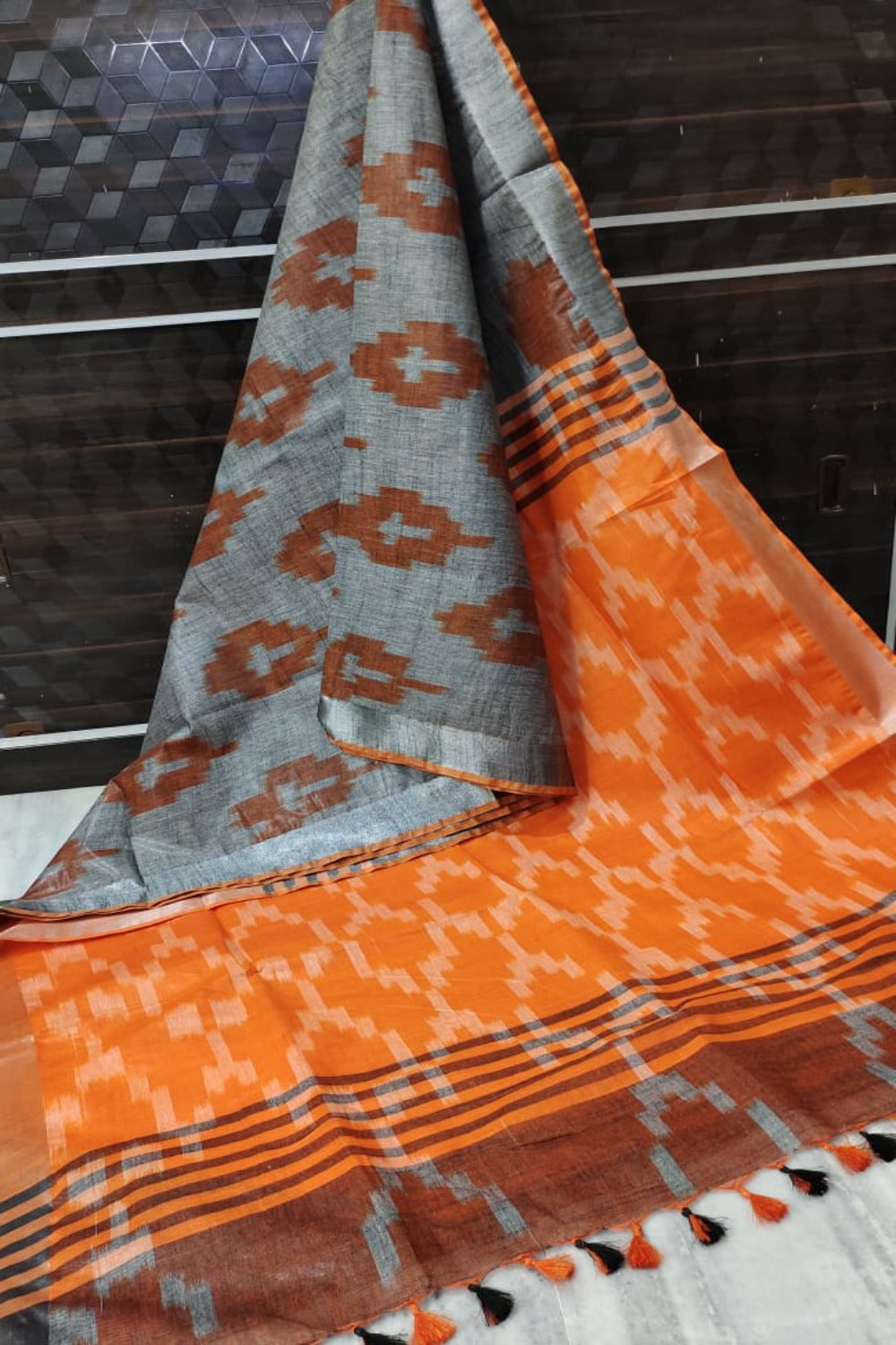 grey cotton ikat handwoven saree - linenworldonline.in
