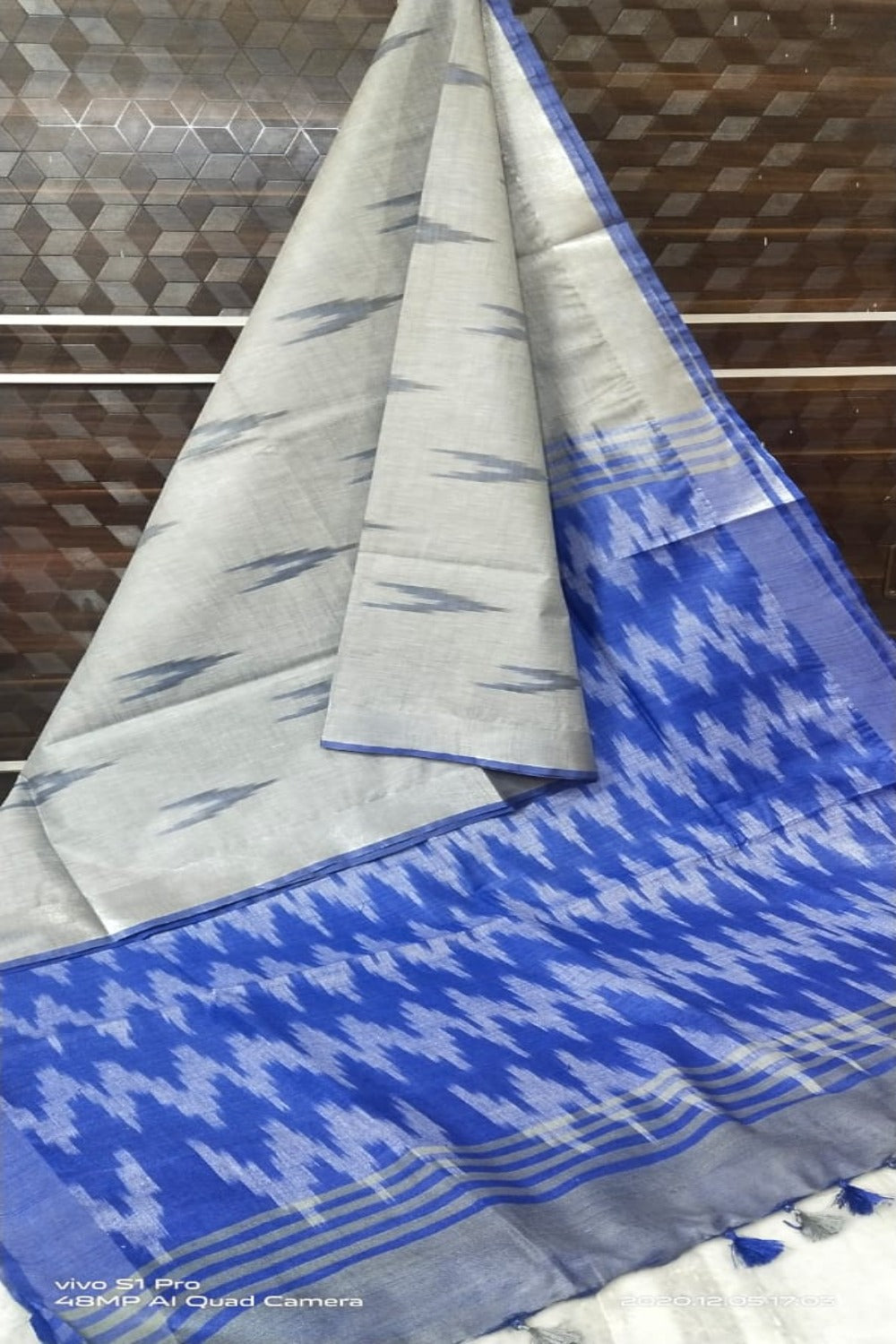 grey cotton ikat handwoven saree - linenworldonline.in