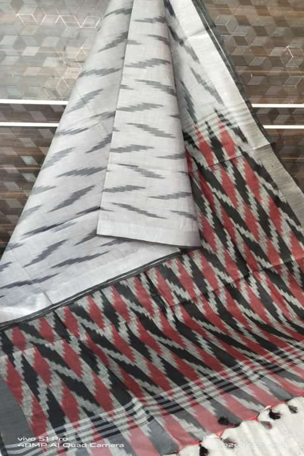 grey cotton ikat handwoven saree - linenworldonline.in
