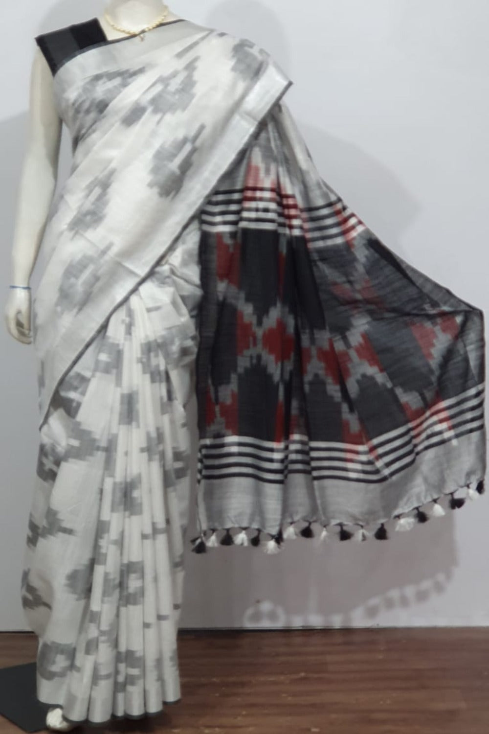 handwoven cotton ikat saree - linenworldonline.in