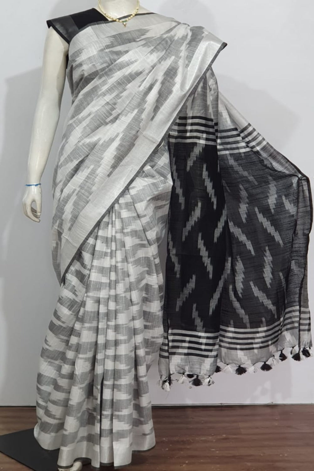 handwoven cotton ikat saree - linenworldonline.in