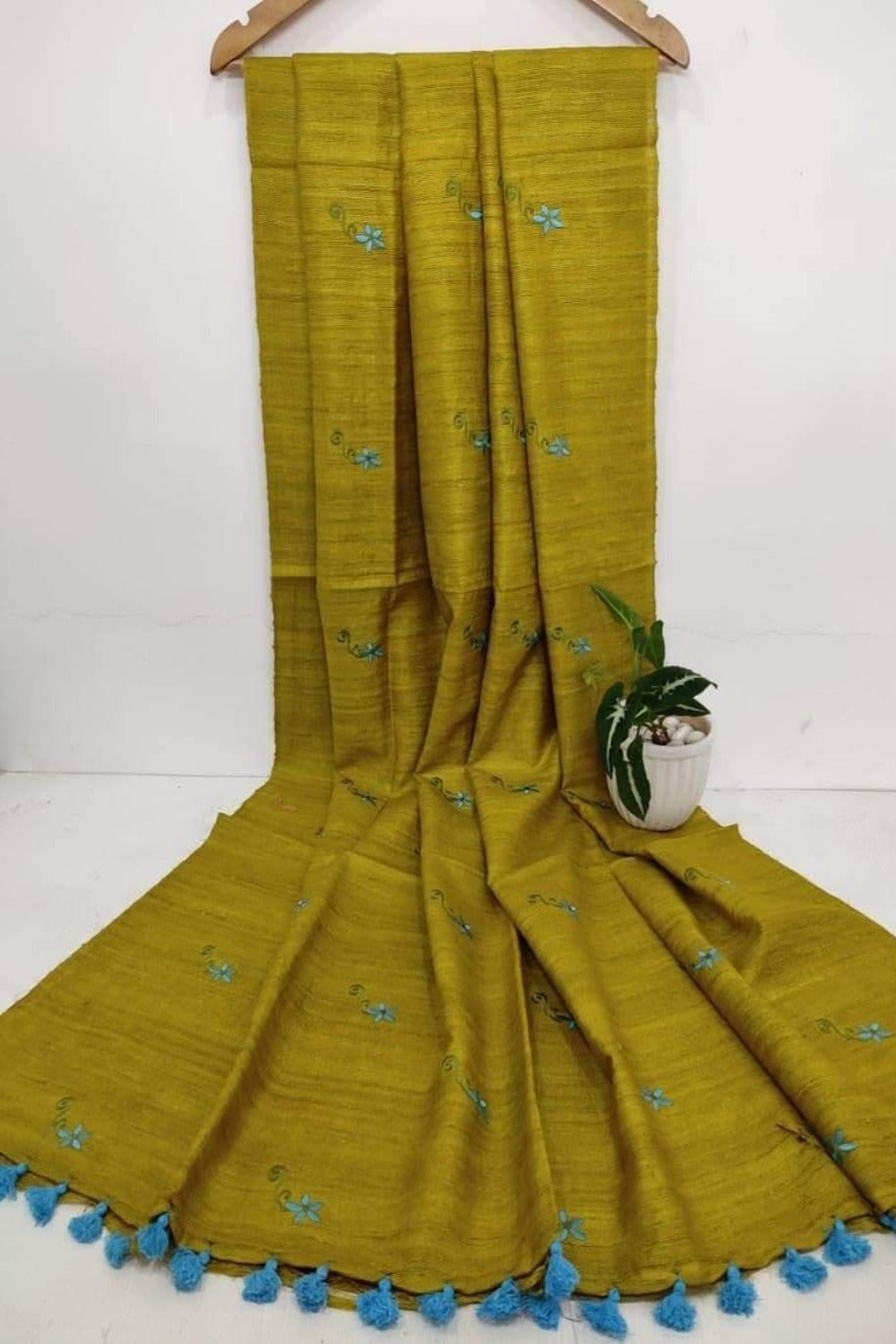 Tussar Ghicha Embroidered Saree - linenworldonline.in