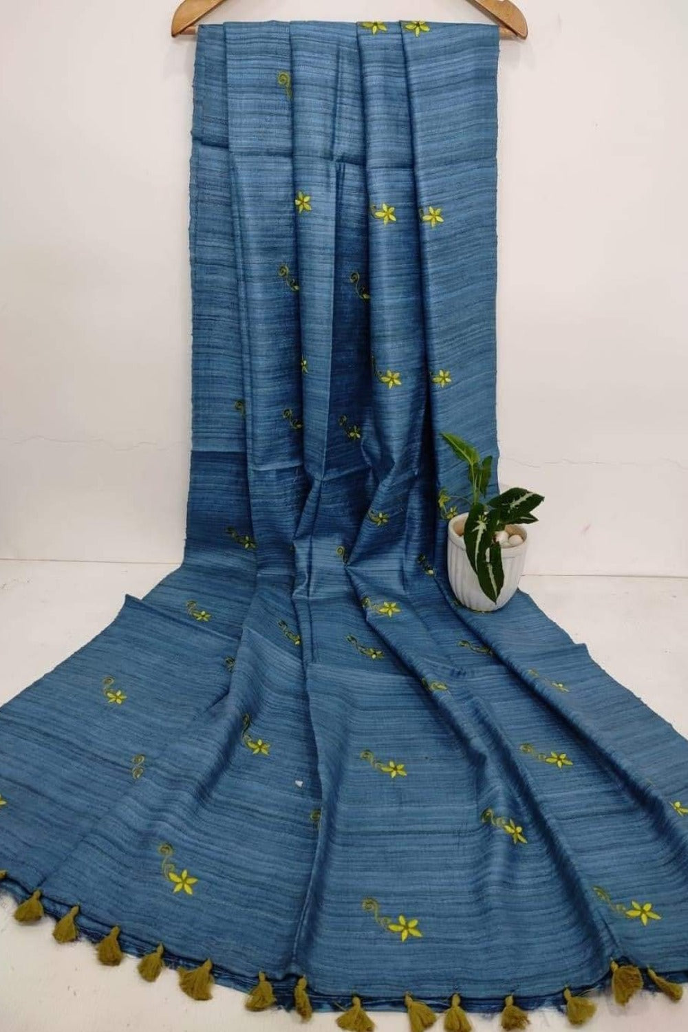 Tussar Ghicha Embroidered Saree - linenworldonline.in