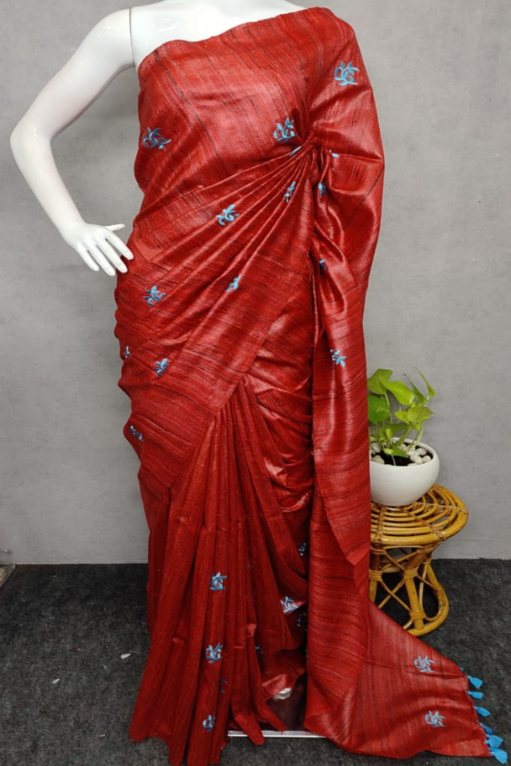 Tussar Ghicha Embroidered Saree - linenworldonline.in