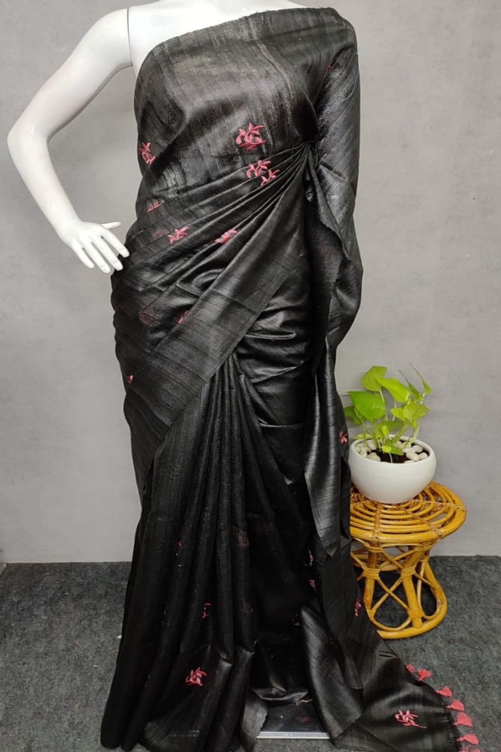 Tussar Ghicha Embroidered Saree - linenworldonline.in