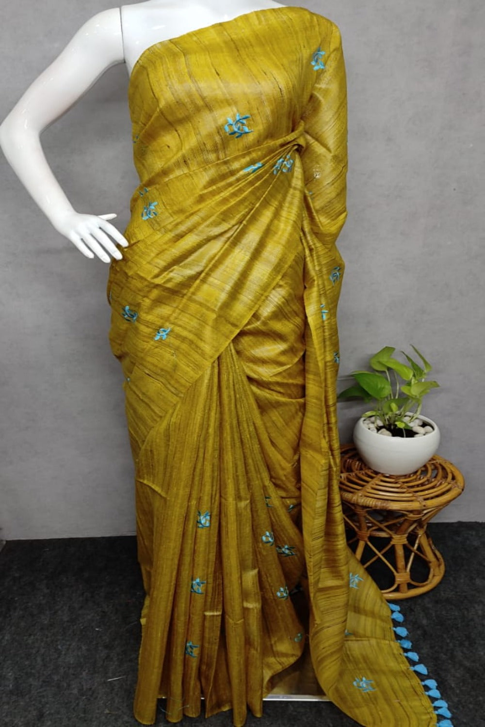 Tussar Ghicha Embroidered Saree - linenworldonline.in