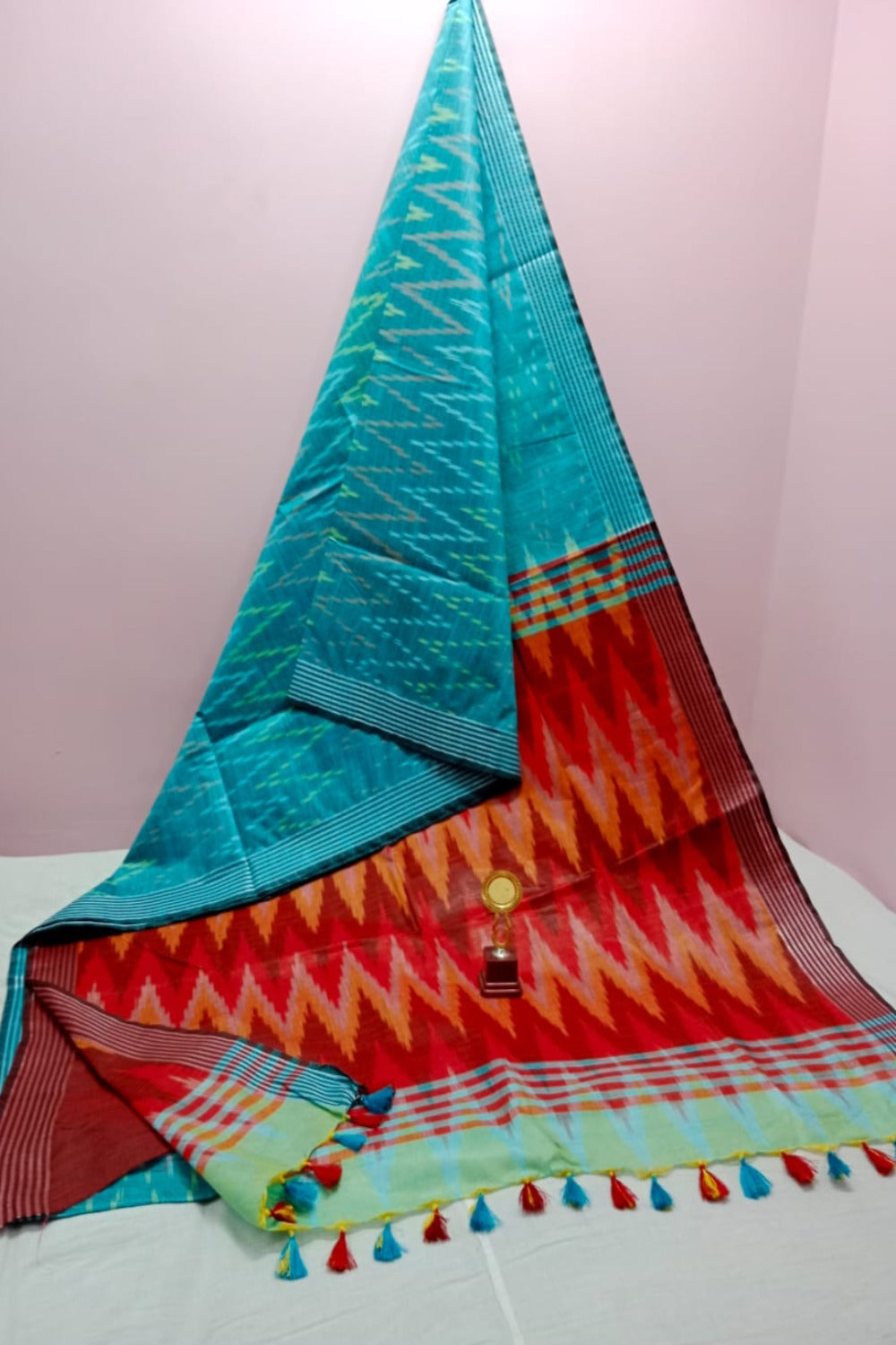 handwoven ikkat cotton saree - linenworldonline.in