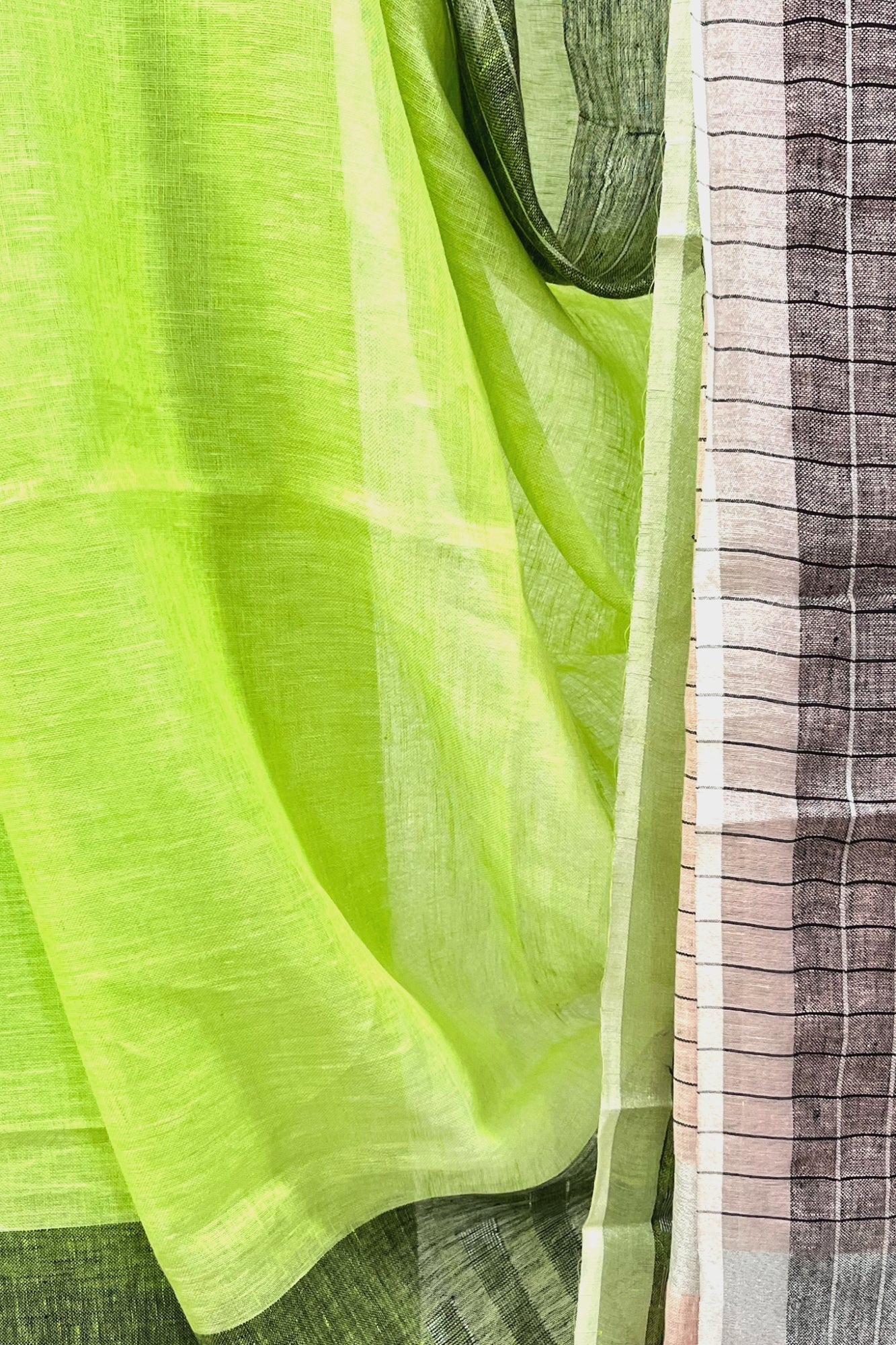 green dobby woven pure linen saree - linenworldonline.in