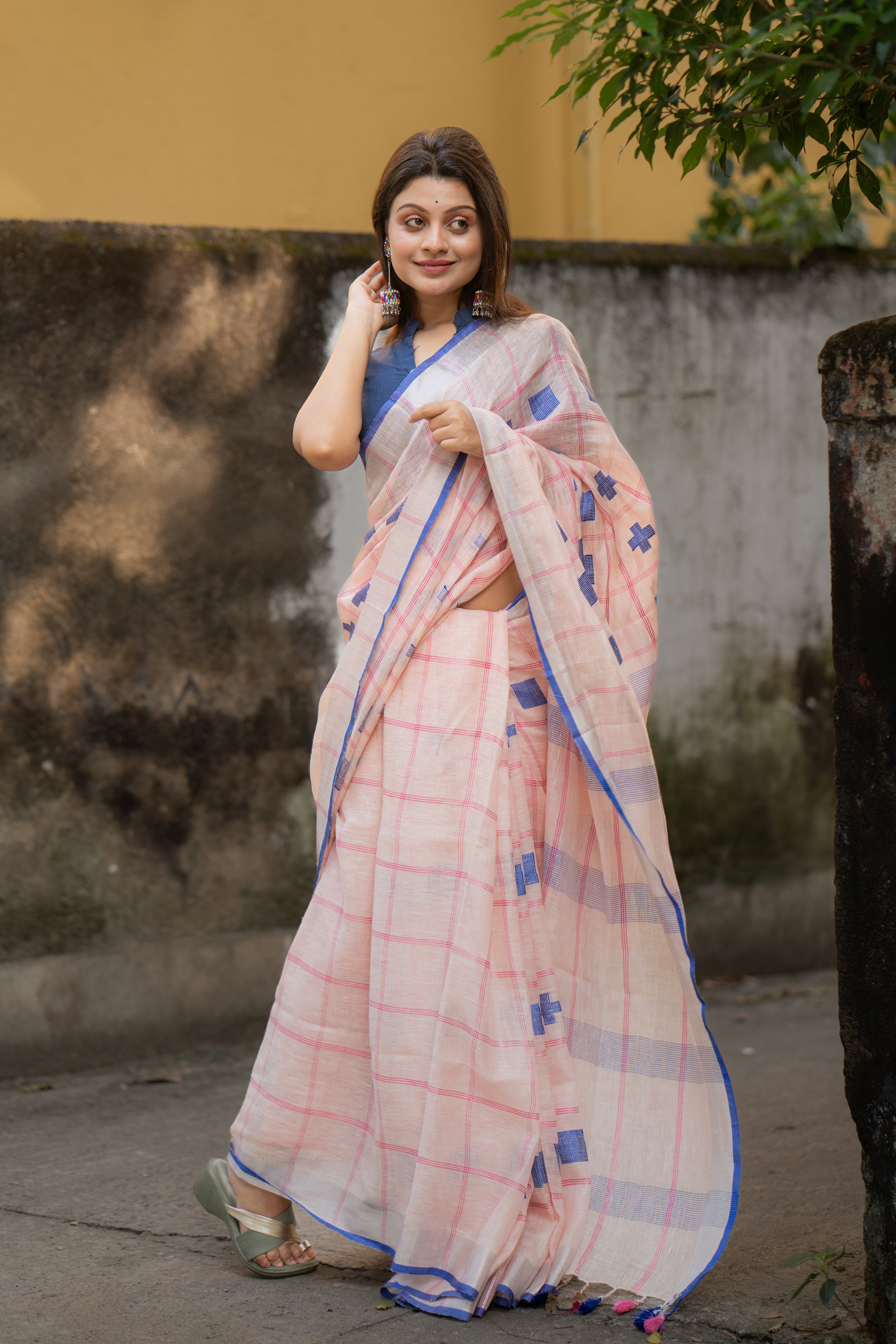 peach dobby woven pure linen saree - linenworldonline.in