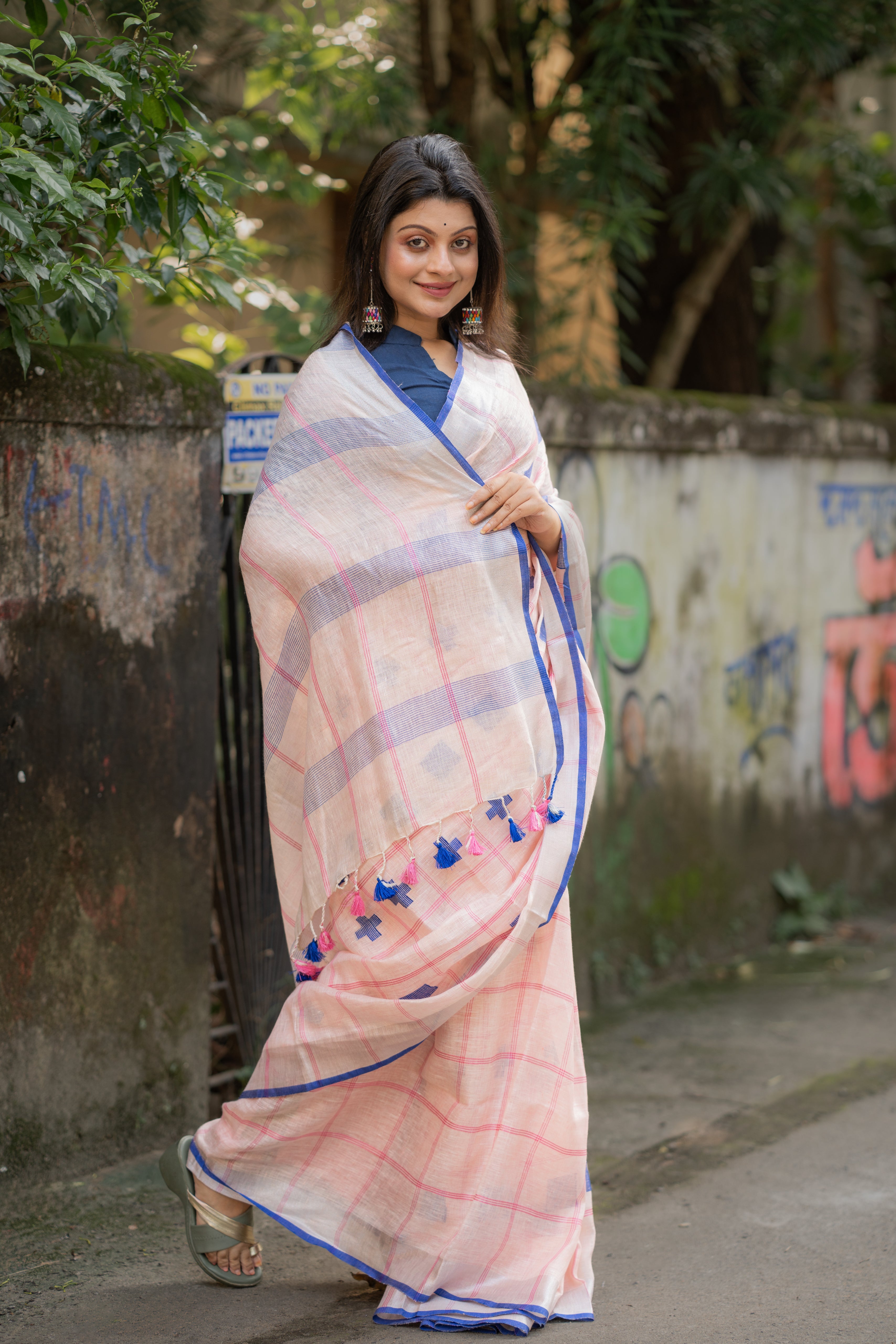 peach dobby woven pure linen saree - linenworldonline.in