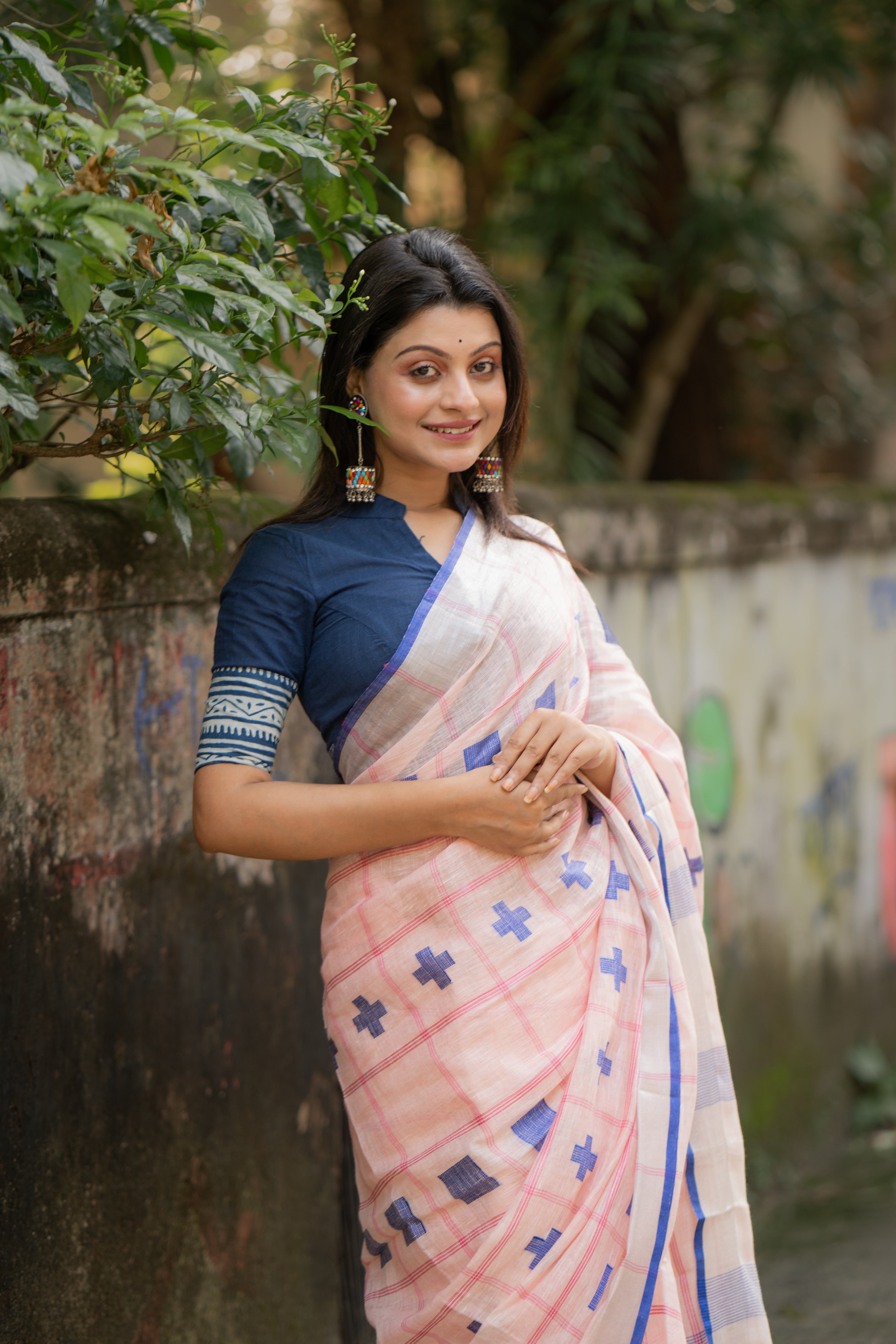 peach dobby woven pure linen saree - linenworldonline.in