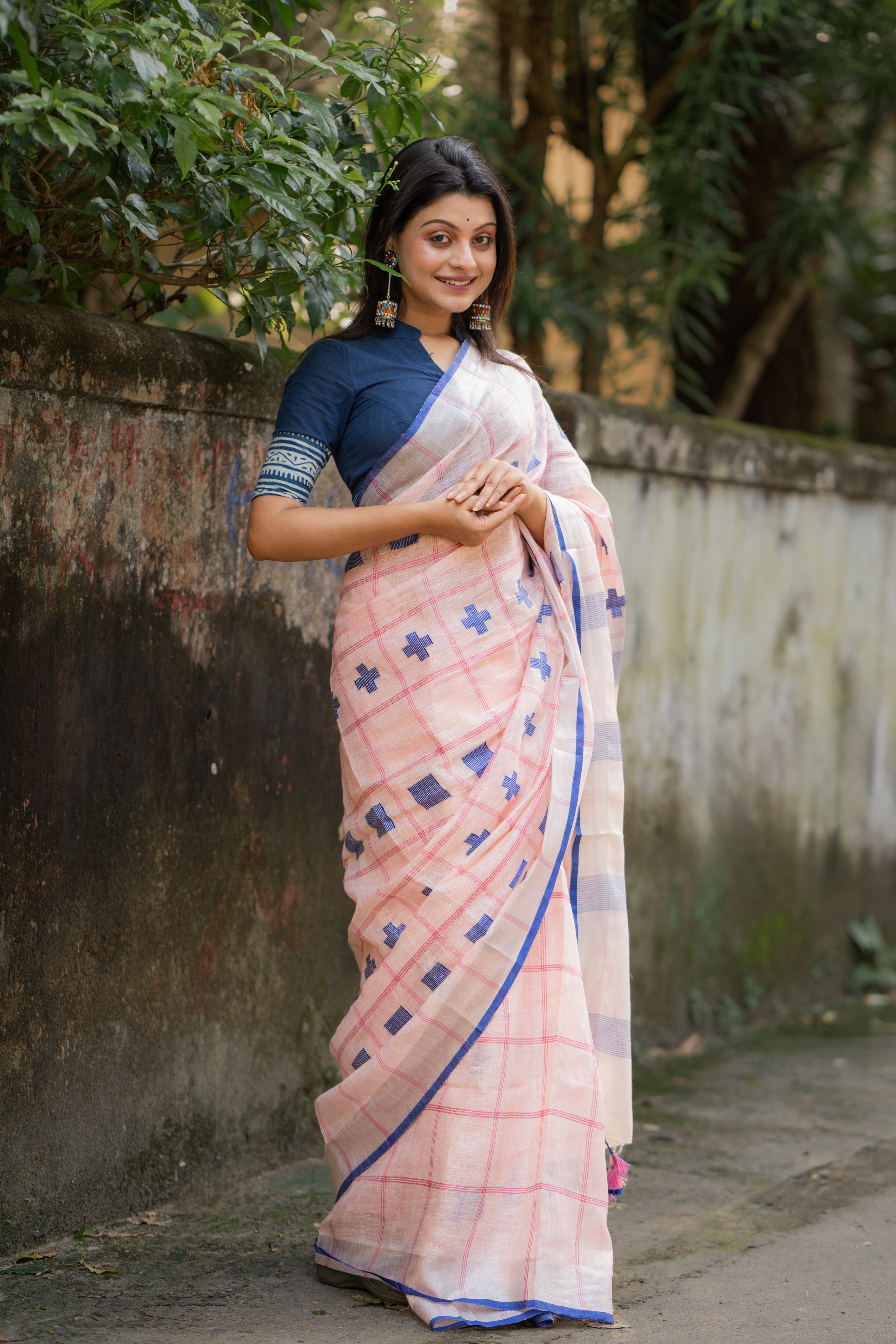 peach dobby woven pure linen saree - linenworldonline.in