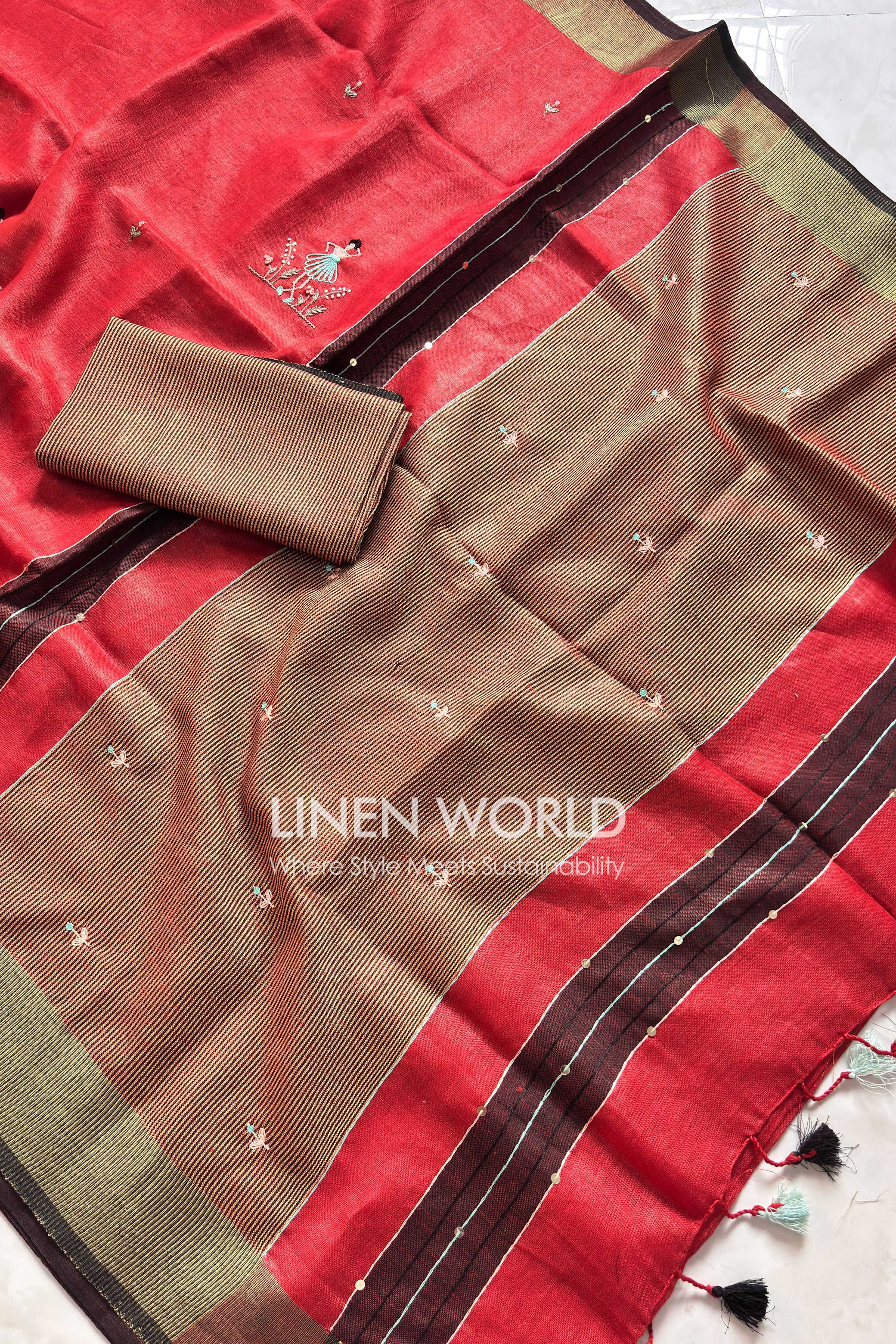 Dancing Blooms - Pure Linen Saree