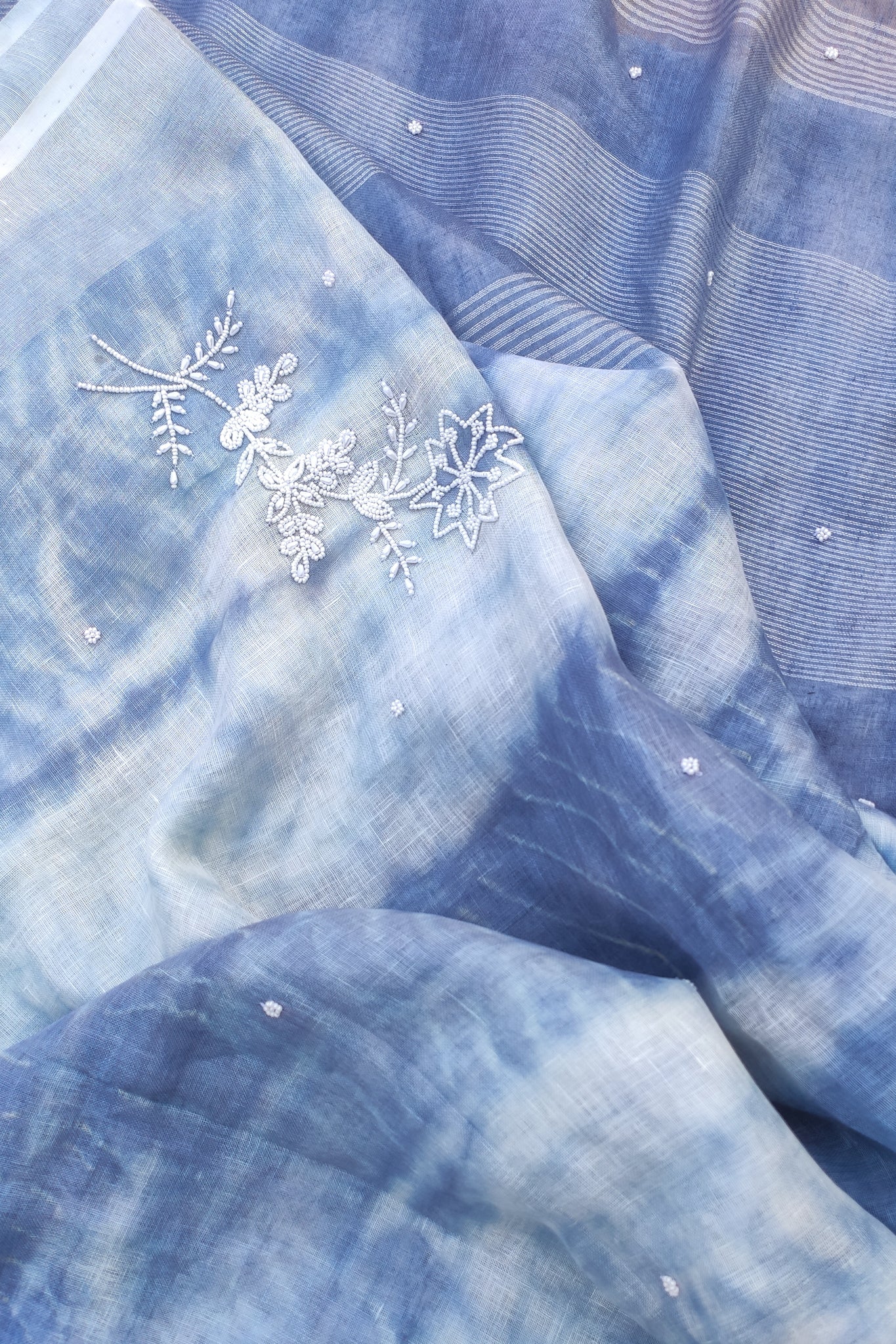 blue and white pure linen shibori handembroidery saree - linenworldonline.in