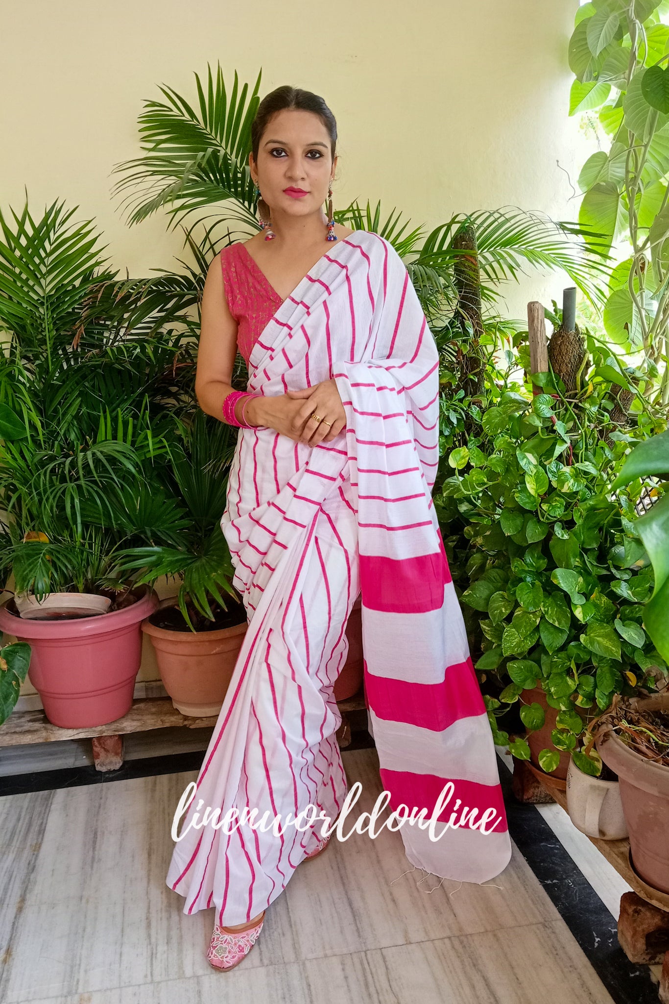 Red and white tie dye print handloom cotton saree – Kasturi Creations