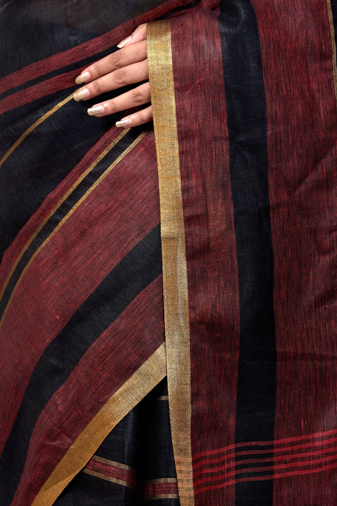 black handloom pure linen saree - linenworldonline.in