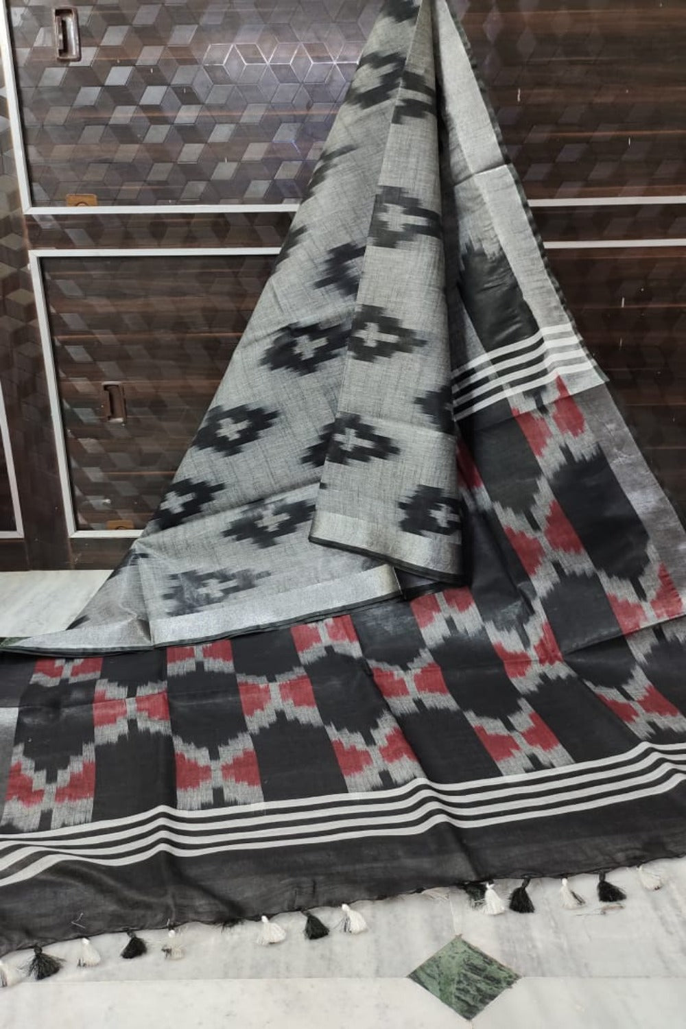 grey cotton ikat handwoven saree - linenworldonline.in