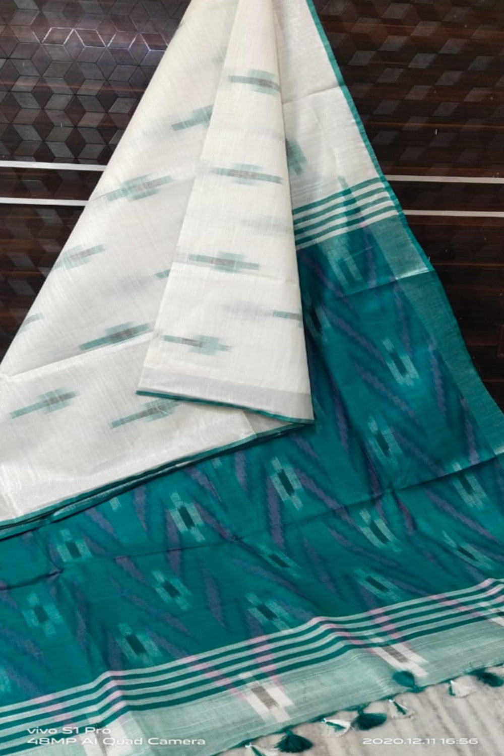 white cotton ikat handwoven saree - linenworldonline.in